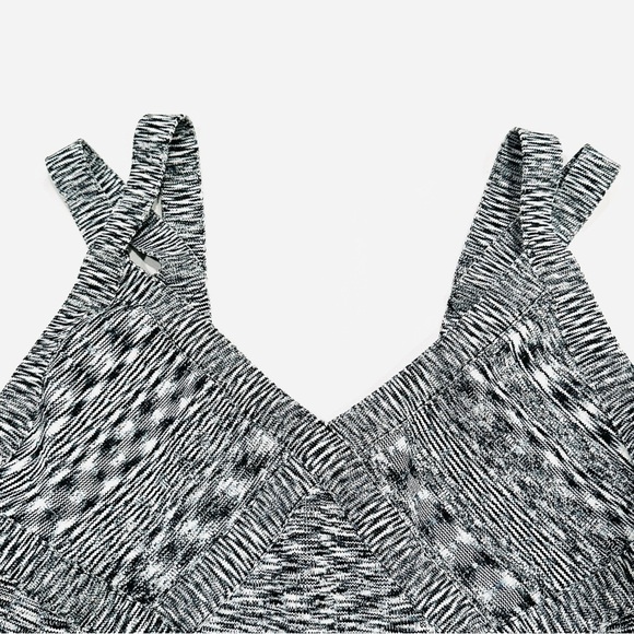 GUESS Los Angeles Black & White Fit and Flare Knit Bodycon Dress - Picture 3 of 9